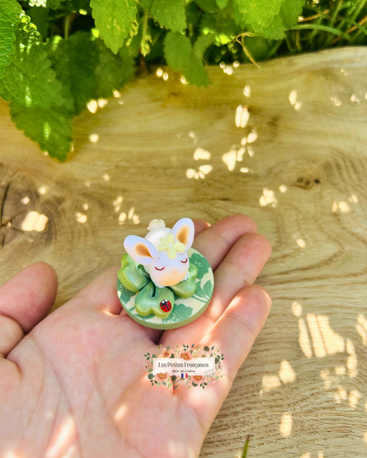 Clara - Lapin Trèfle Porte-Bonheur - Sculpture d'Art Unique