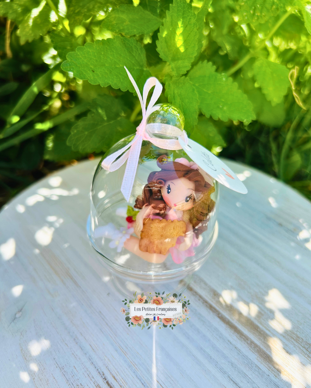 Coffret Cadeau Colette – Sculpture d'Art Unique sous Cloche - Biscuit & Porte-Clé