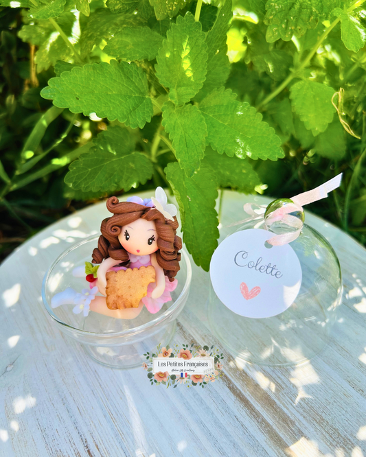 Coffret Cadeau Colette – Sculpture d'Art Unique sous Cloche - Biscuit & Porte-Clé