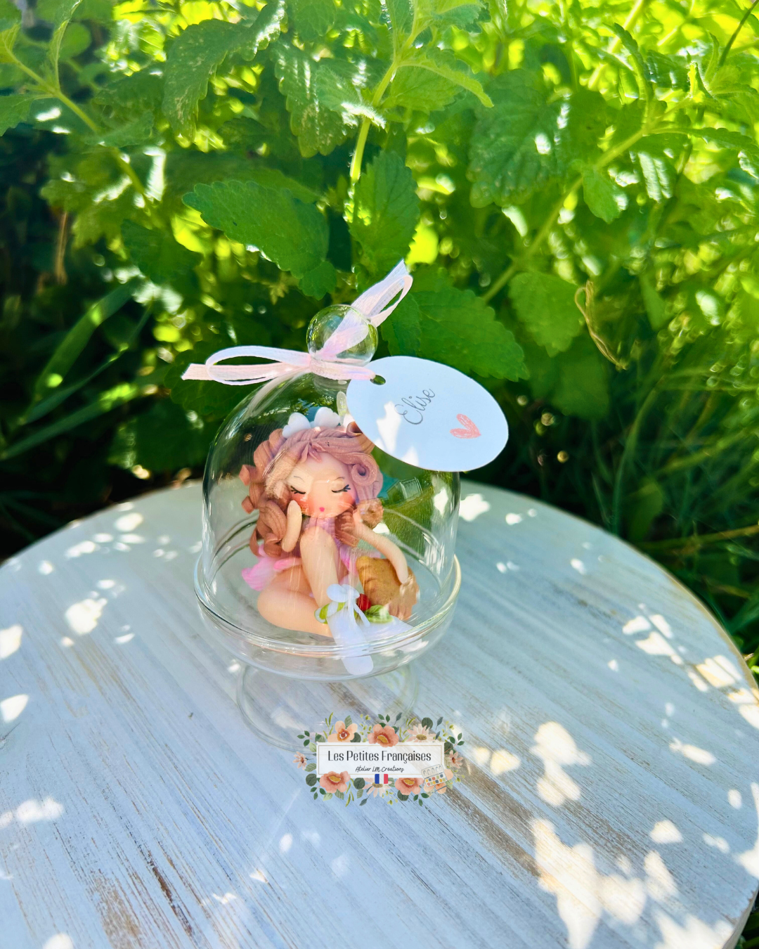 Coffret Cadeau Élise – Sculpture d'Art Unique sous Cloche - Biscuit & Porte-Clé