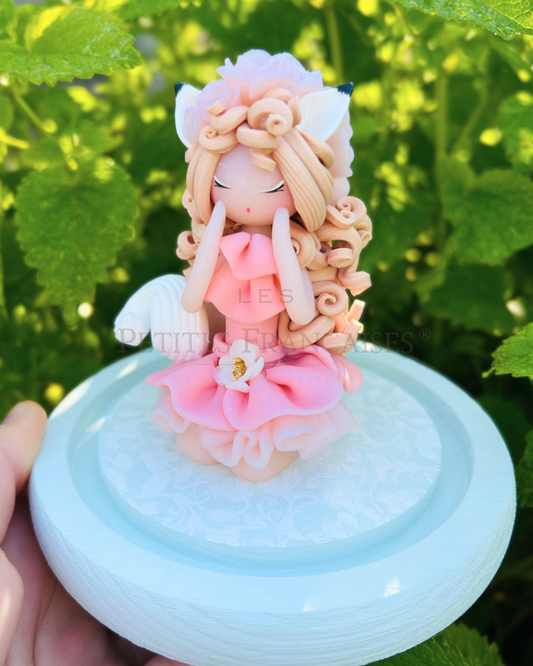 Poupée artisanale Adeline renarde blanche figurine de collection fait main France, neige sapin hiver hermine, cadeau Noel hiver femme original, pièce unique 3/4, artisanat français Les Petites Françaises