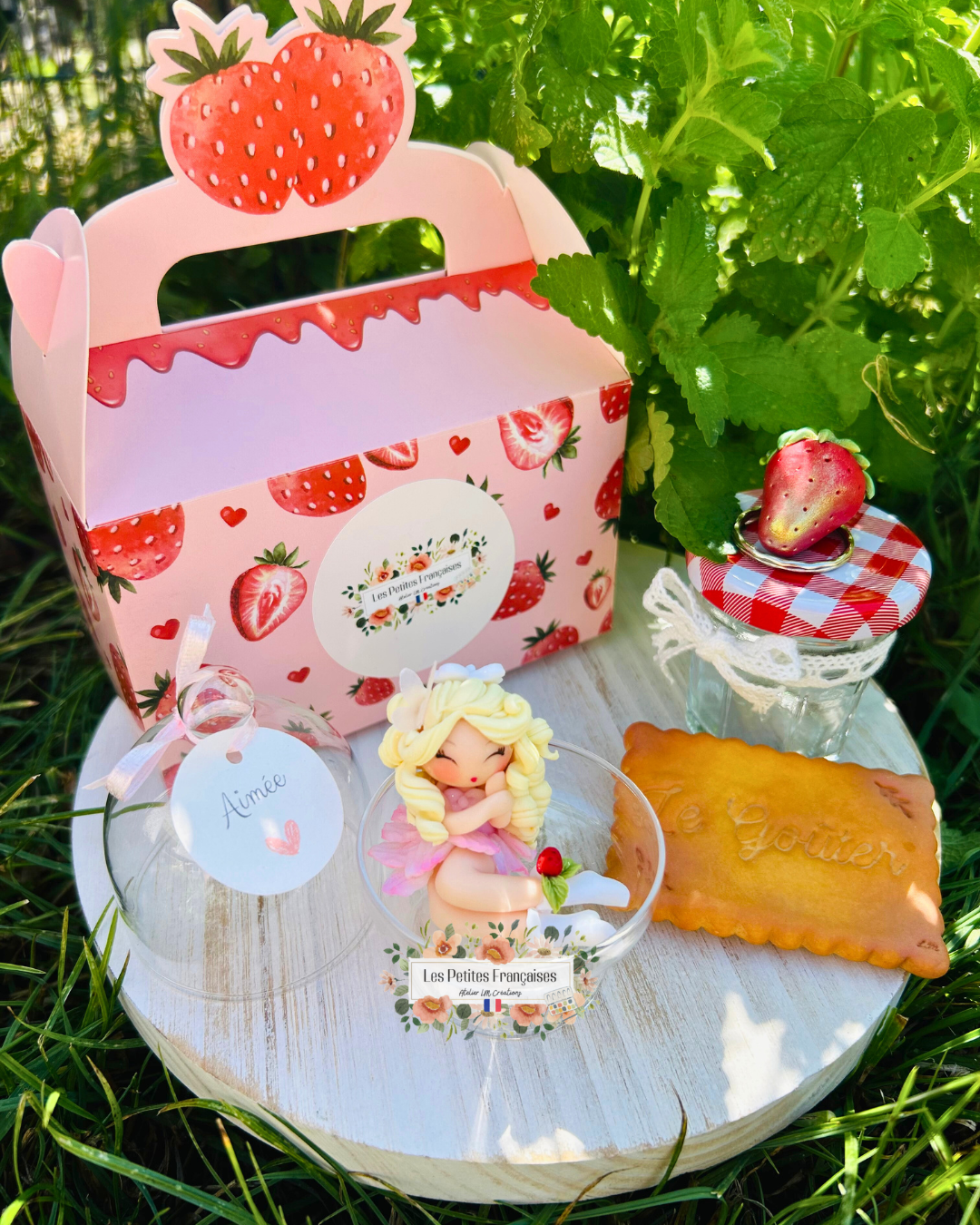 Coffret Cadeau Aimée – Sculpture d'Art Unique sous Cloche - Biscuit & Porte-Clé