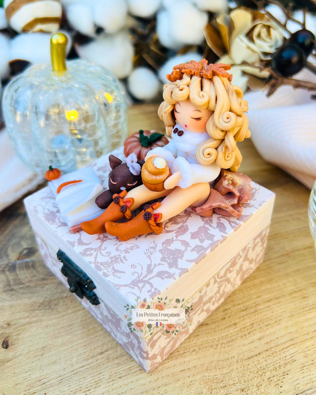 Émeline - Boîte Poupée Automne - Sculpture d'Art Unique