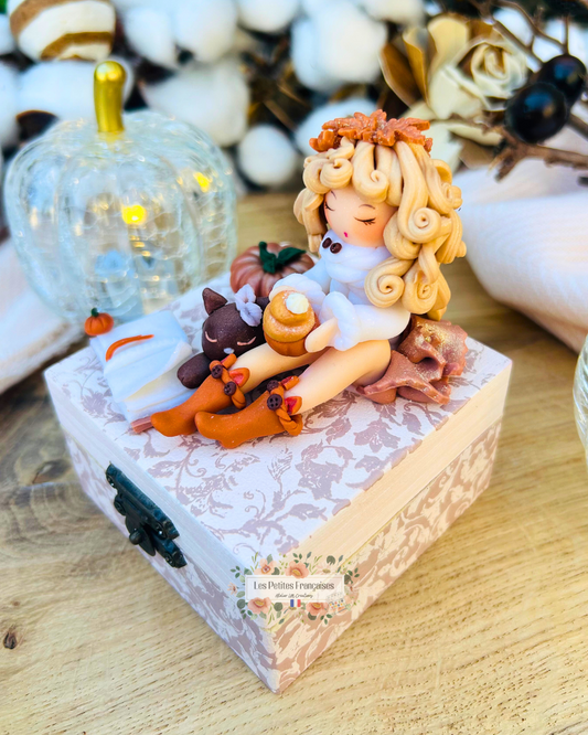 Émeline - Boîte Poupée Automne - Sculpture d'Art Unique