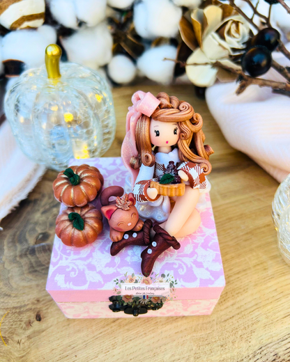 Louise - Boîte Poupée Automne - Sculpture d'Art Unique
