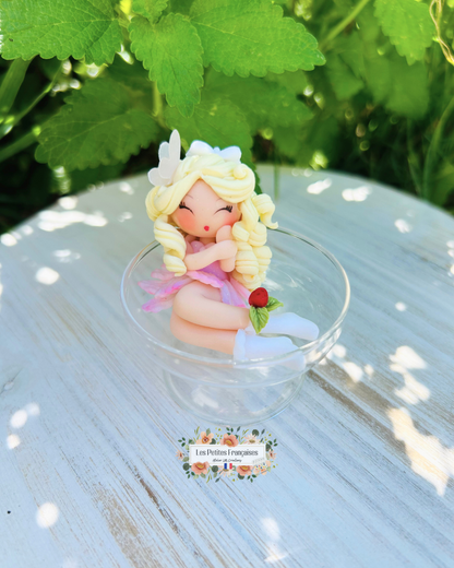 Coffret Cadeau Aimée – Sculpture d'Art Unique sous Cloche - Biscuit & Porte-Clé