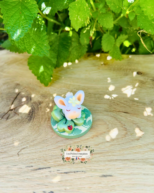 Clara - Lapin Trèfle Porte-Bonheur - Sculpture d'Art Unique