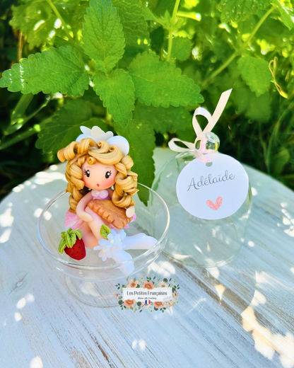 Coffret Cadeau Adélaïde – Sculpture d'Art Unique sous Cloche - Biscuit & Porte-Clé