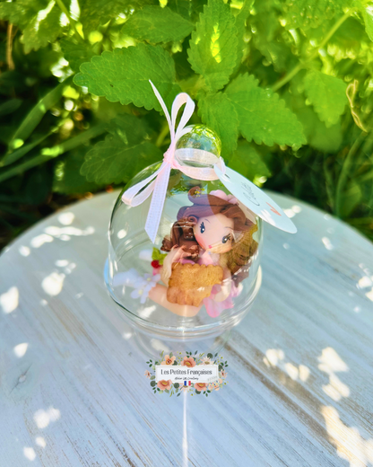 Coffret Cadeau Colette – Sculpture d'Art Unique sous Cloche - Biscuit & Porte-Clé