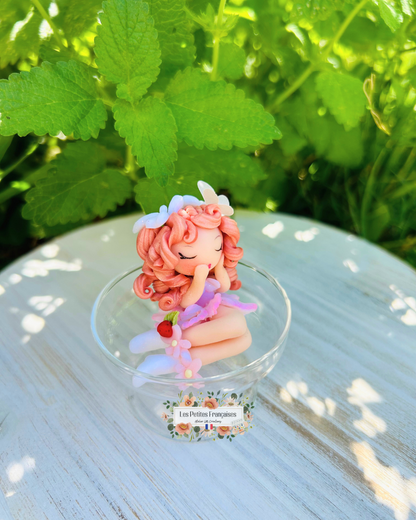 Coffret Cadeau Hortense – Sculpture d'Art Unique sous Cloche - Biscuit & Porte-Clé