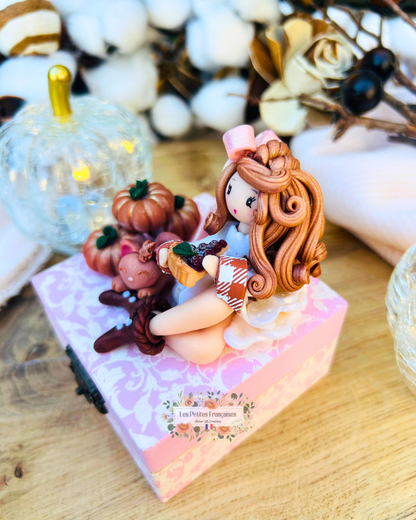 Louise - Boîte Poupée Automne - Sculpture d'Art Unique