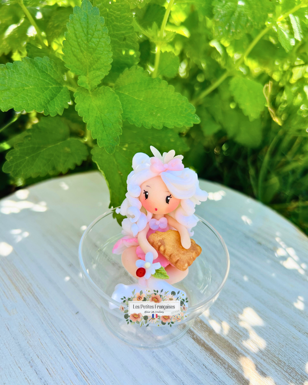 Coffret Cadeau Joséphine – Sculpture d'Art Unique sous Cloche - Biscuit & Porte-Clé