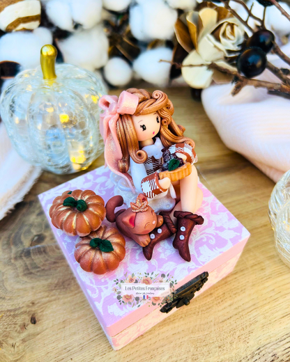 Louise - Boîte Poupée Automne - Sculpture d'Art Unique