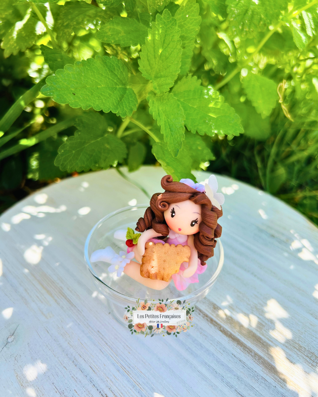 Coffret Cadeau Colette – Sculpture d'Art Unique sous Cloche - Biscuit & Porte-Clé