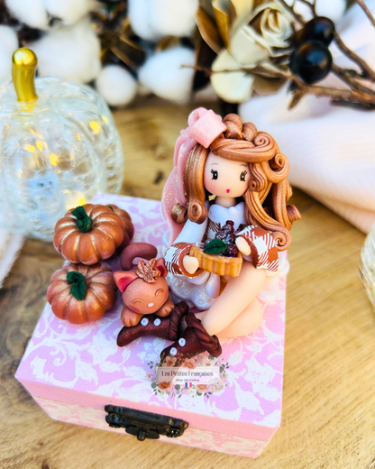 Louise - Boîte Poupée Automne - Sculpture d'Art Unique