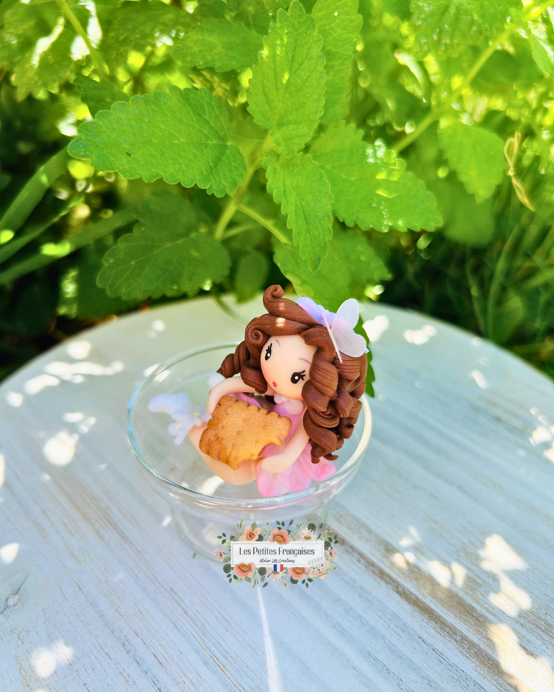 Coffret Cadeau Colette – Sculpture d'Art Unique sous Cloche - Biscuit & Porte-Clé