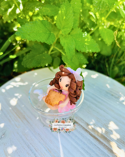 Coffret Cadeau Colette – Sculpture d'Art Unique sous Cloche - Biscuit & Porte-Clé