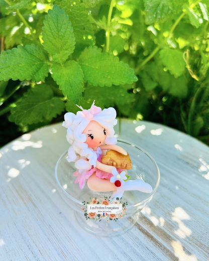 Coffret Cadeau Joséphine – Sculpture d'Art Unique sous Cloche - Biscuit & Porte-Clé