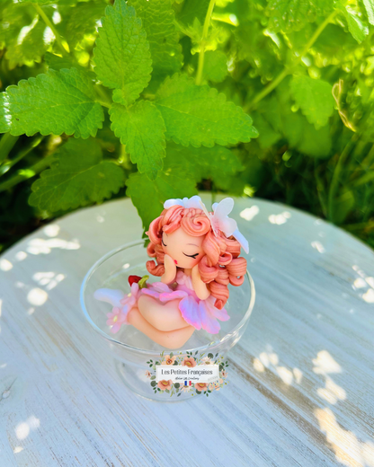 Coffret Cadeau Hortense – Sculpture d'Art Unique sous Cloche - Biscuit & Porte-Clé