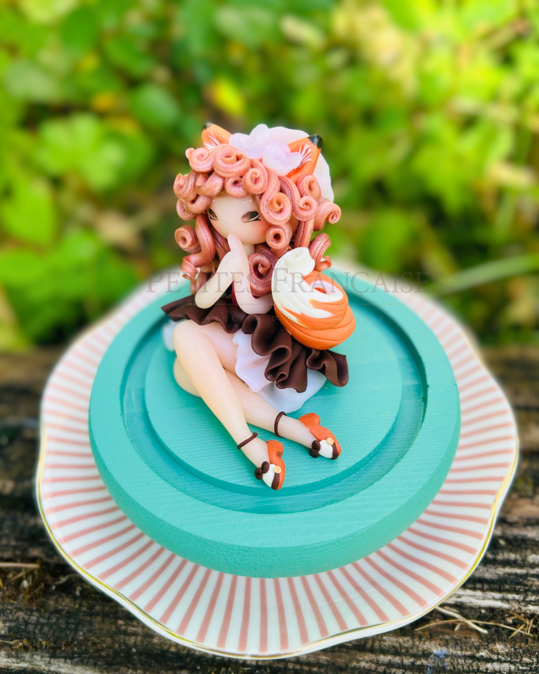 Poupée artisanale Annelise renarde figurine de collection fait main France, fougeres chataignier ecureuil fin ete automne, cadeau Noel femme original, pièce unique 4/4, artisanat français Les Petites Françaises