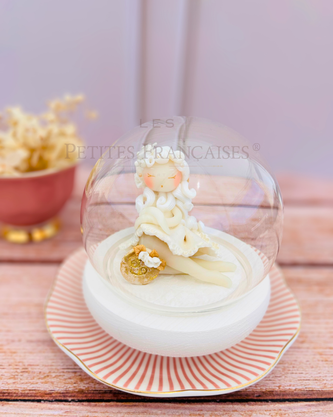 Poupée artisanale Cancer signe astrologique figurine de collection fait main France, blanc or, cadeau anniversaire Cancer Noel femme original, pièce unique 4/12, artisanat français Les Petites Françaises