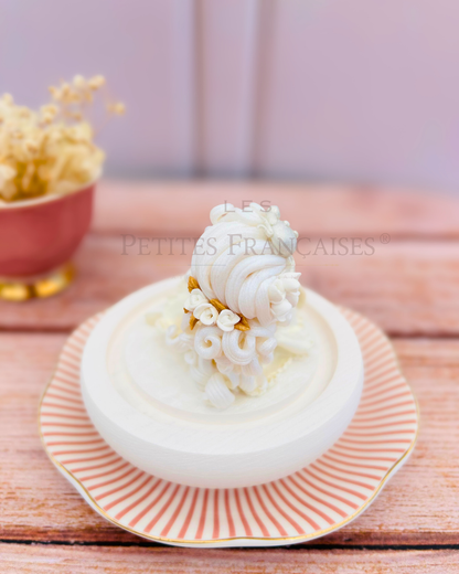 Poupée artisanale Cancer signe astrologique figurine de collection fait main France, blanc or, cadeau anniversaire Cancer Noel femme original, pièce unique 4/12, artisanat français Les Petites Françaises