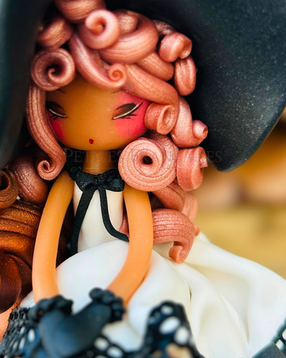 Poupée artisanale Garance figurine de collection fait main France, boucles roses dorees petales seches lierre automne, cadeau Noel femme original, pièce unique 4/5, artisanat français Les Petites Françaises