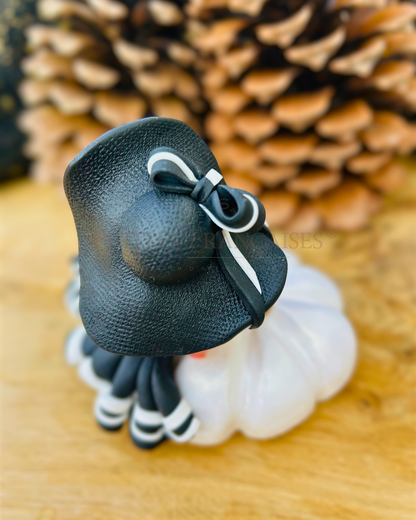 Poupée artisanale Hildegarde figurine de collection fait main France, grand chapeau rubans soie doree nuit automne, cadeau Noel femme original, pièce unique 3/5, artisanat français Les Petites Françaises