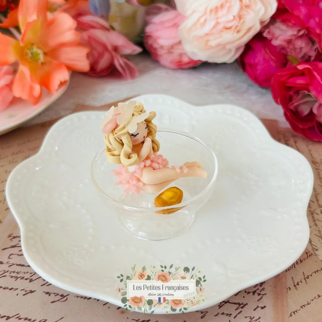 Madeleine - Sculpture d'Art Unique Parfumé - Sous Cloche