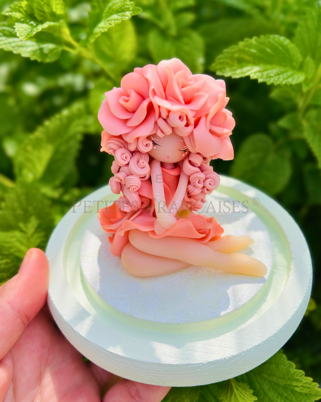 Poupée Rosélia, poupée artisanale françaises réalisée à la main en argile polymère cernit, création unique Les Petites Françaises.