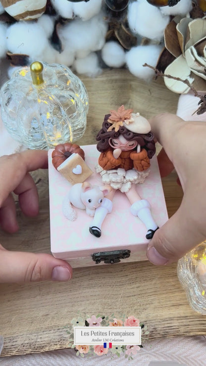 Angélique - Boîte Poupée Automne - Sculpture d'Art Unique