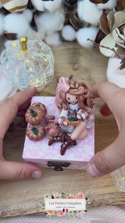 Louise - Boîte Poupée Automne - Sculpture d'Art Unique