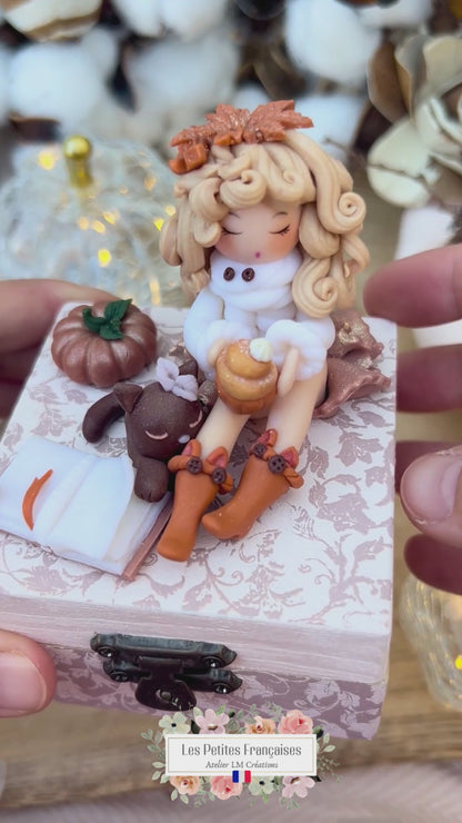 Émeline - Boîte Poupée Automne - Sculpture d'Art Unique